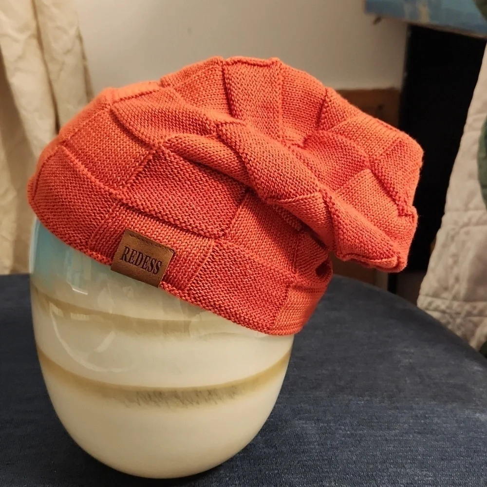NWOT REDESS beanie hat unisex warm knit slouchy